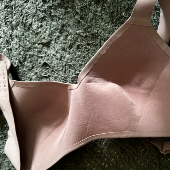 Excellent condition. Just a bit wrinkled from the drawer - Picture 6 of 6